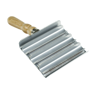 Скребница квадратная металлическая